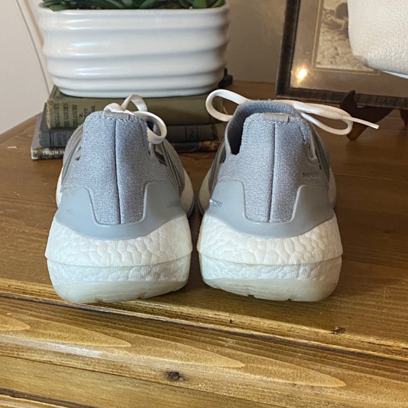 Adidas Primeblue Ultraboost Grey and White Sneakers - Size 8 - Picture 6 of 15